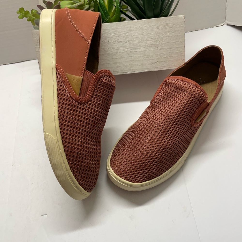OluKai Brown and Cream Loafers Slip-Ons Casual Comfort